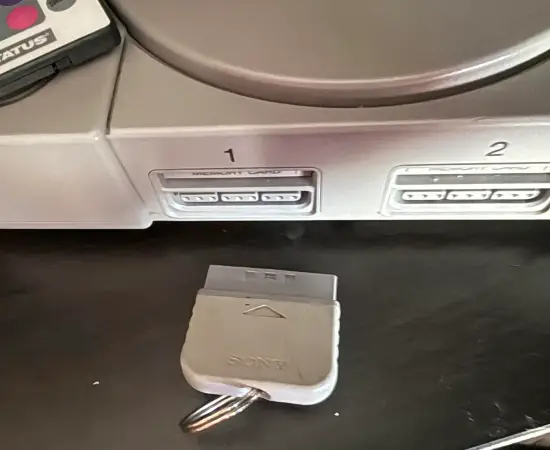 坏掉的PS1再次发挥作用！玩家爆改为定制灯座