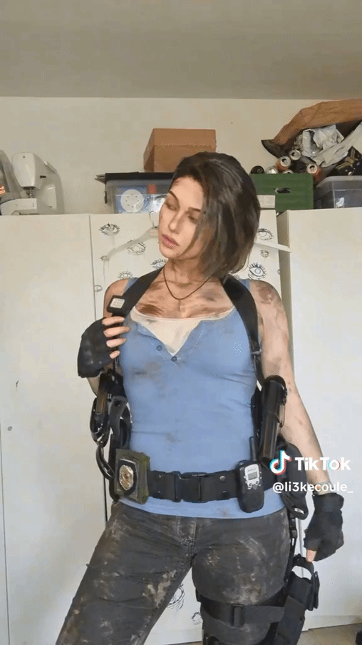 《生化危机》吉尔小姐姐COS：绝美战损着装超还原!