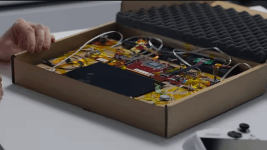 Xbox首款掌机“原型机”曝光！竟是用纸盒搭建的