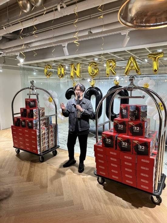 《剑星》开发商庆祝销量300万：送完员工PS5Pro又送NS2！