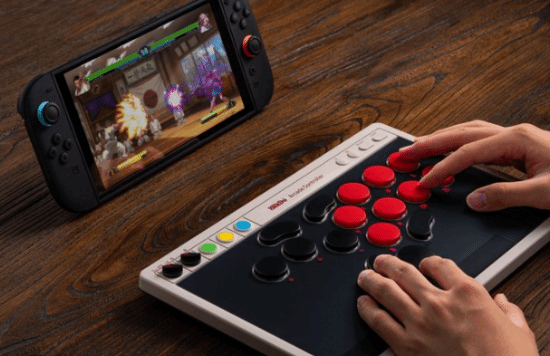 八位堂宣布多款手柄已适配Switch2：升级固件就能玩