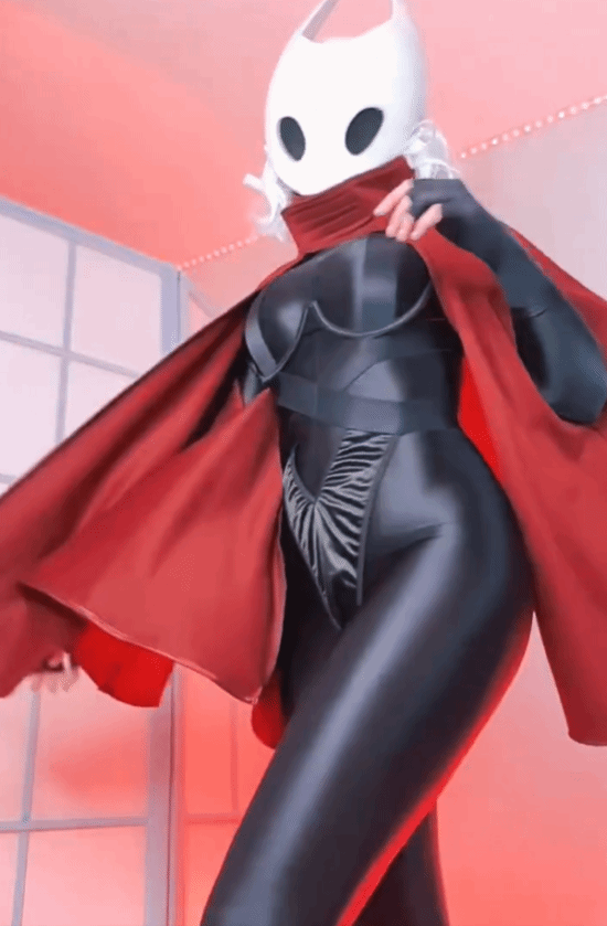 美女COS《空洞骑士：丝之歌》大黄蜂：小姐姐太美了！