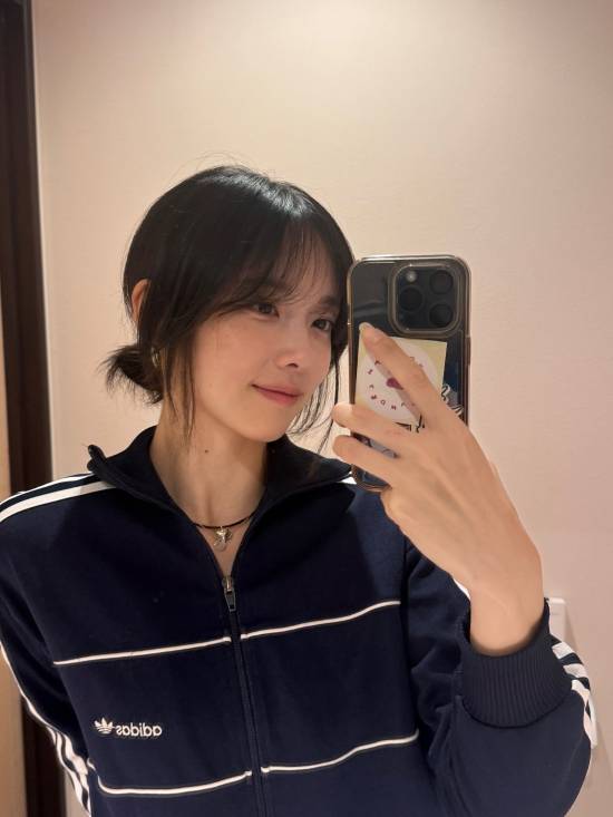 《寂静岭f》女主脸模最新生活照：青春甜美 少女感十足！