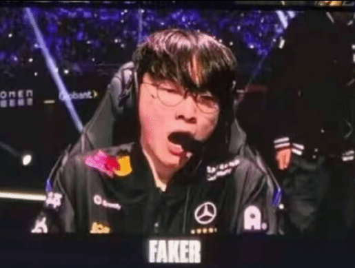 TES给Faker打困了！网友称第一次见到Faker打哈欠