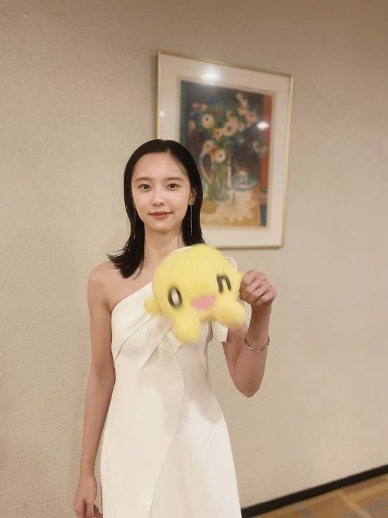 《寂静岭f》女主演员新美照：女友感十足 甜美有元气