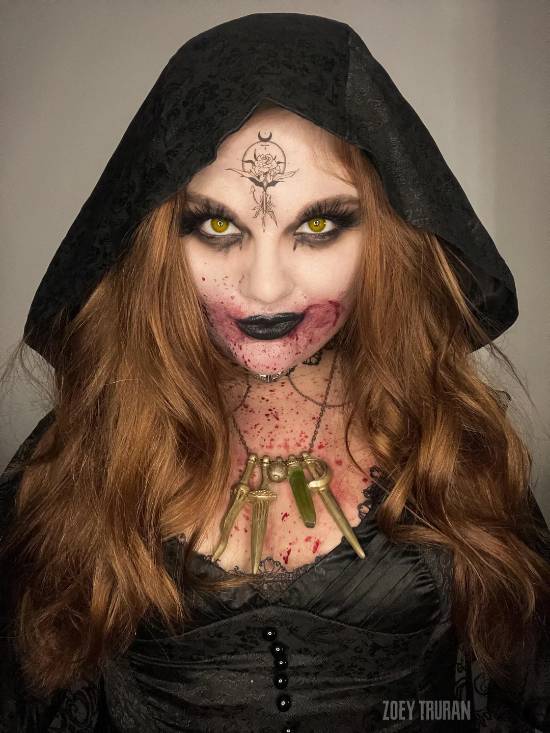 小姐姐cos胖版《生化》吉尔！道具效果超逼真