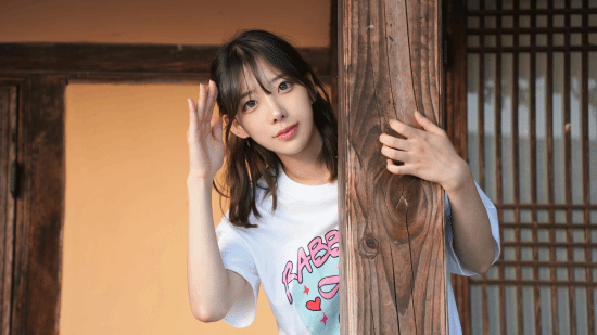 韩国影游《夏日美女：欧巴请和我恋爱吧！》定档：负债男主回乡 惨遭5位美女“围攻”