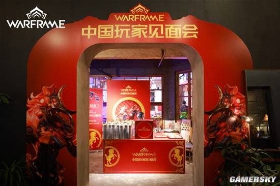 在Warframe玩家见面会上，有最可爱的创作者和玩家
